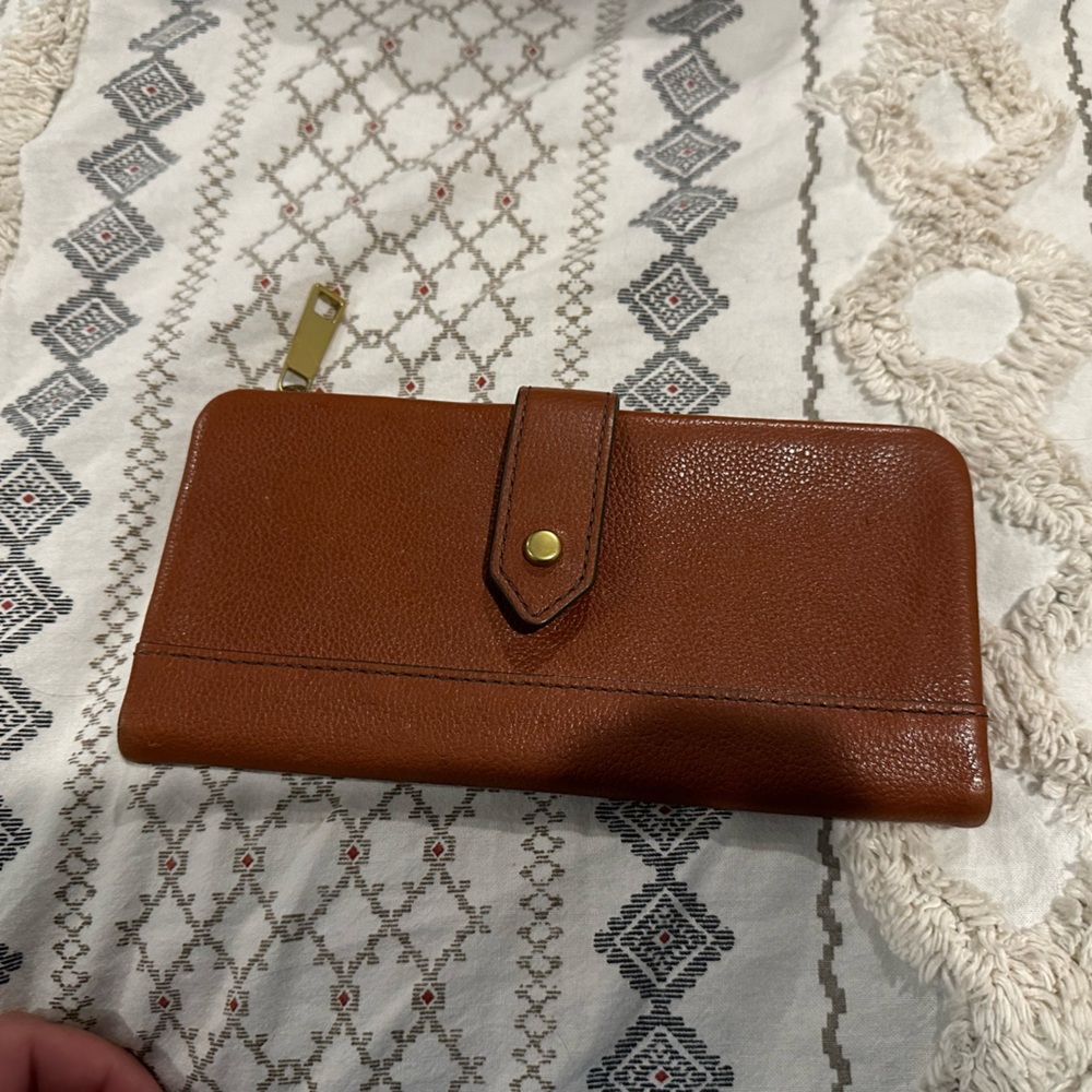 Medium sized fossil wallet